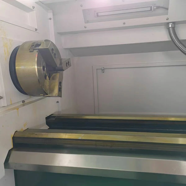 Spindle and chuck assembly of flat bed CNC lathe machine