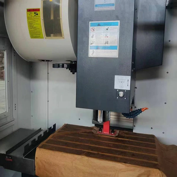 VMC850 spindle and 24-pocket arm-type tool changer detail